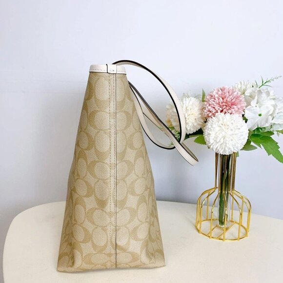 Coach CP052 City Tote In Signature Canvas IN Light Khaki Chalk Multi - Picture 4 of 7